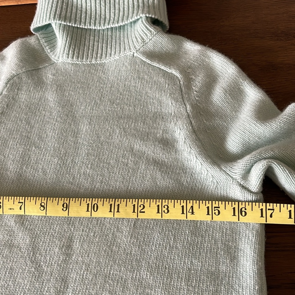 *SOLD* J. Crew Cashmere & Wool Turtleneck Sweater, Extra-Small, Mint Green - Picture 6 of 7